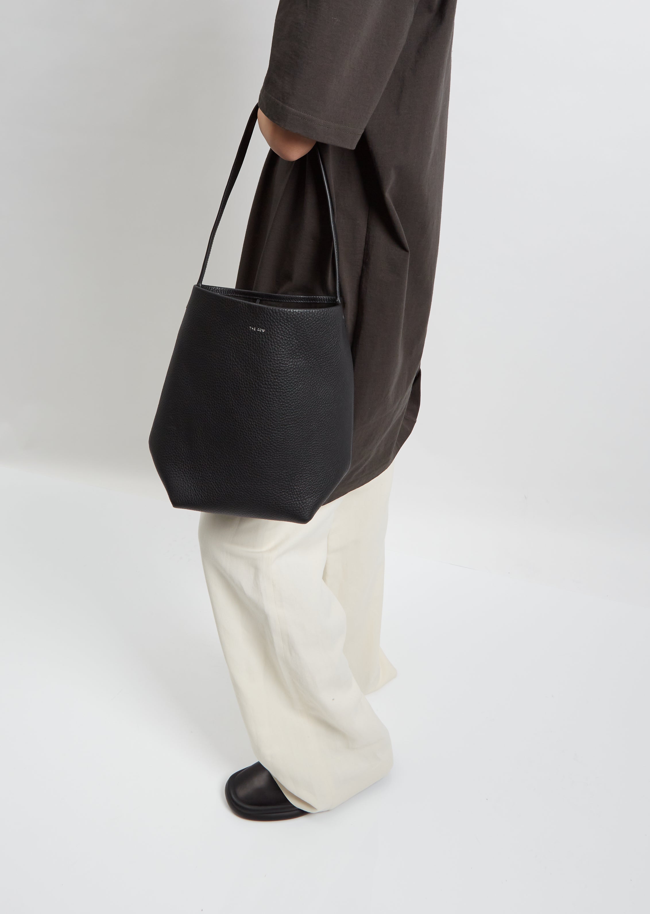 Large N/S Park Tote Bag Black in Leather – The Row