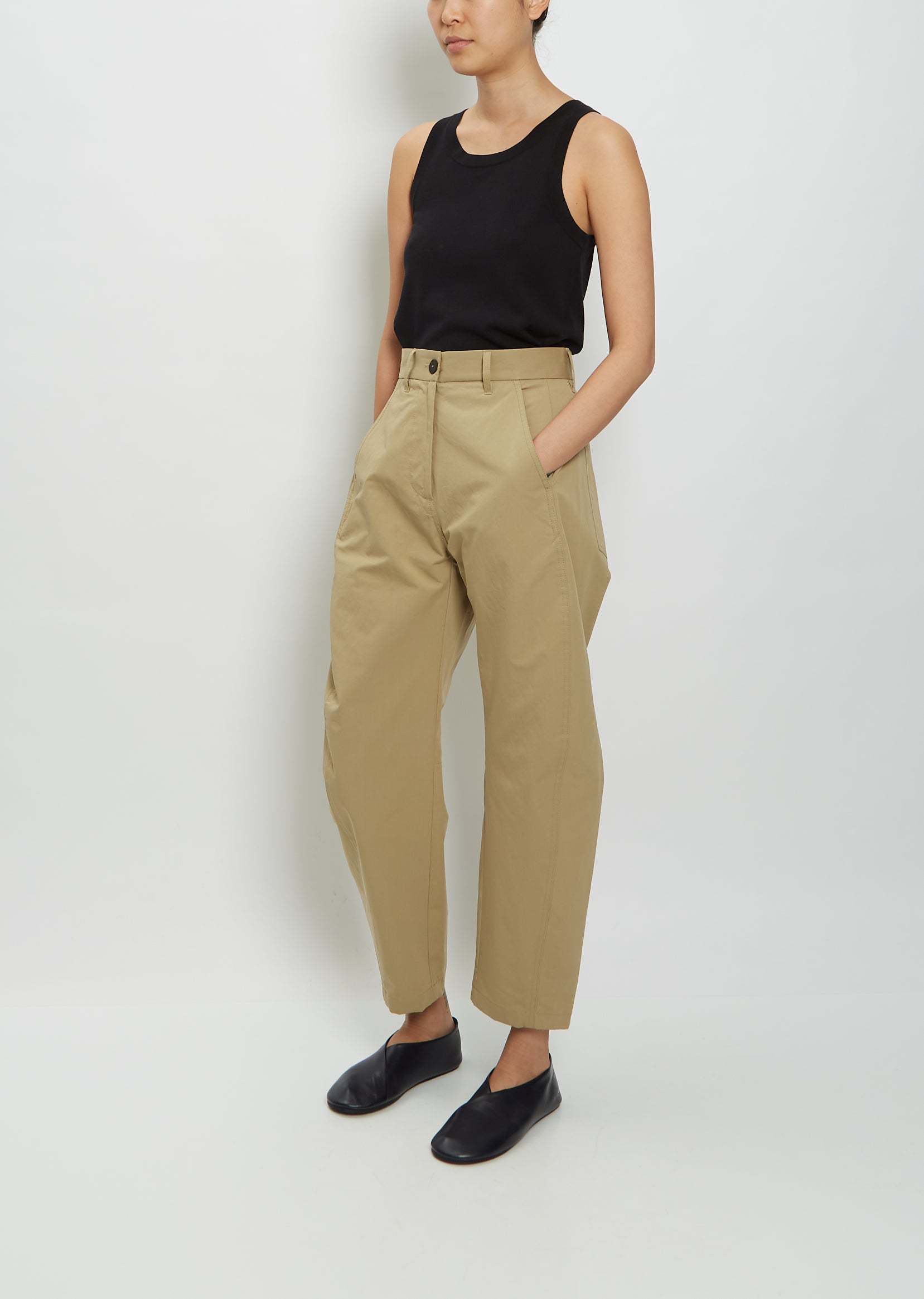 Lynton Cotton Blend Trousers — Safari – La Garçonne