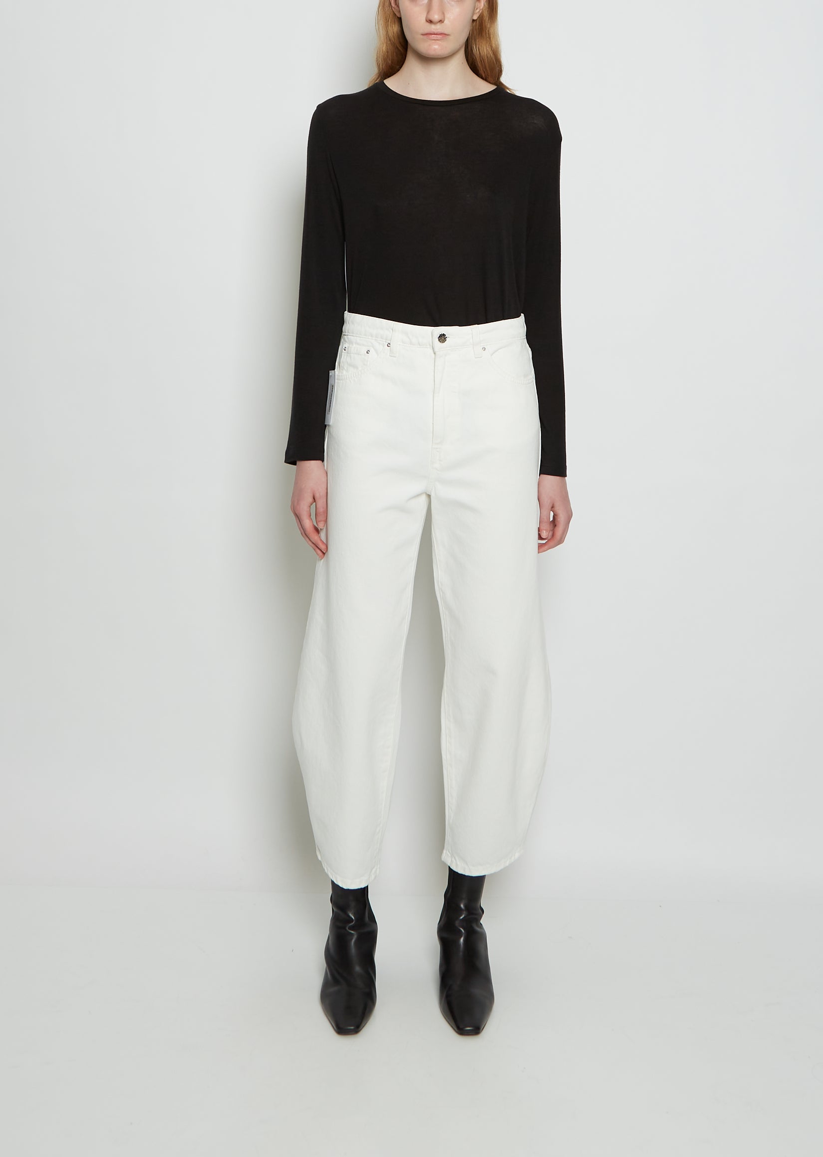 送料関税込【VERSACE】High-rise barrel-leg jeans VERSACE High-rise barrel-leg jeans | NET-A-PORTER