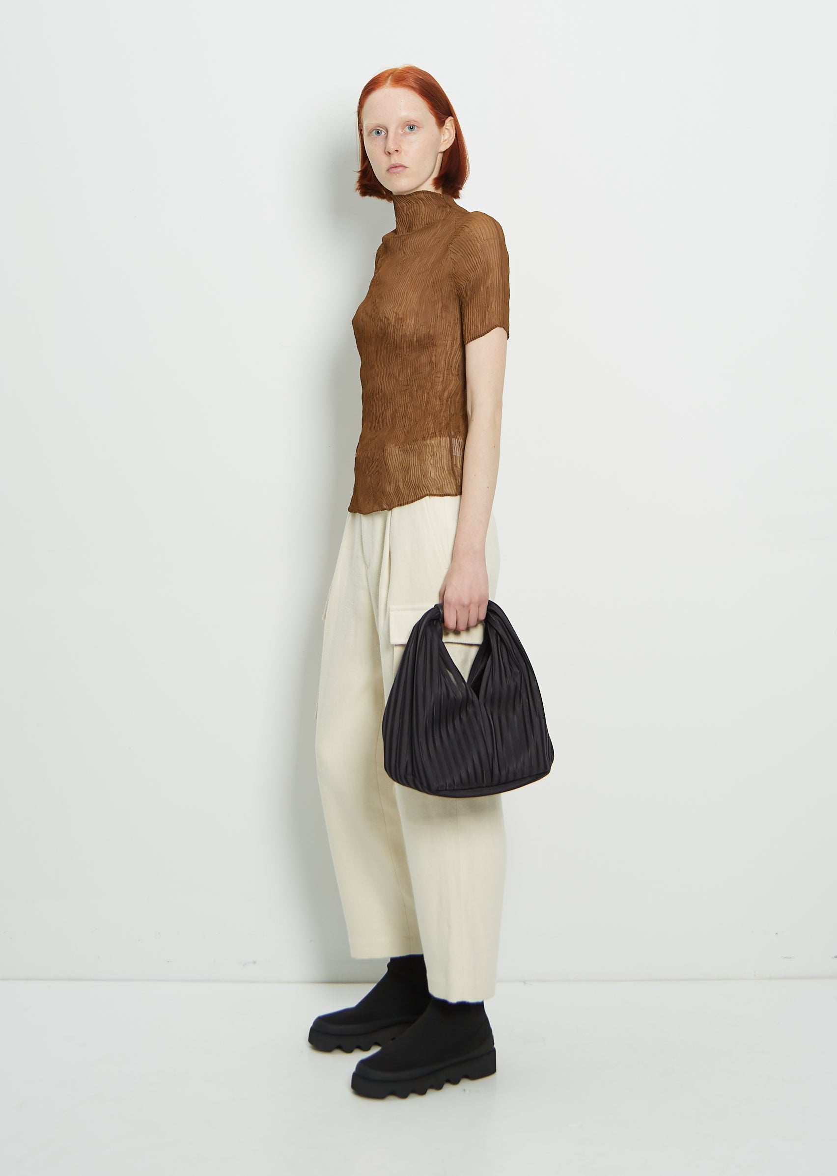 Issey Miyake Linear Knit Bag-36 foil-print tote bag