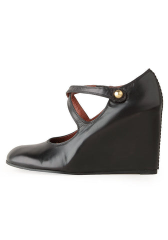 Strappy Round Toe Wedge