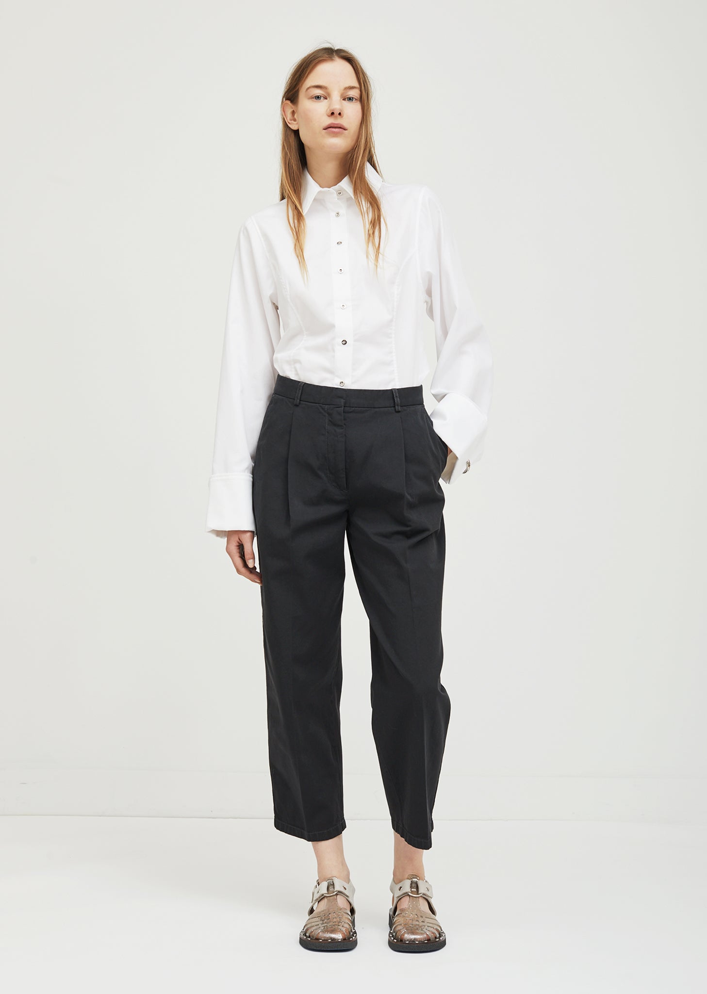 「大人気 新入荷 新品」に該当するファッション通販 Tabea Crop Garçonne La Studios- Acne by Pant Chino パンツ