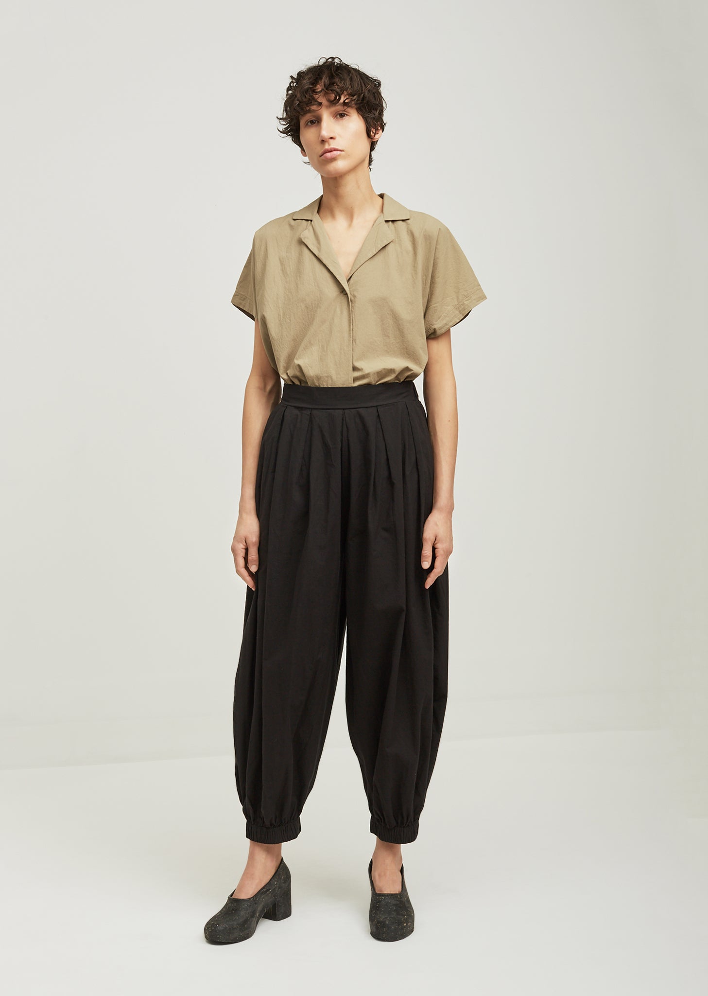 Akari Pleated Cotton Pants by Black Crane- La Garçonne