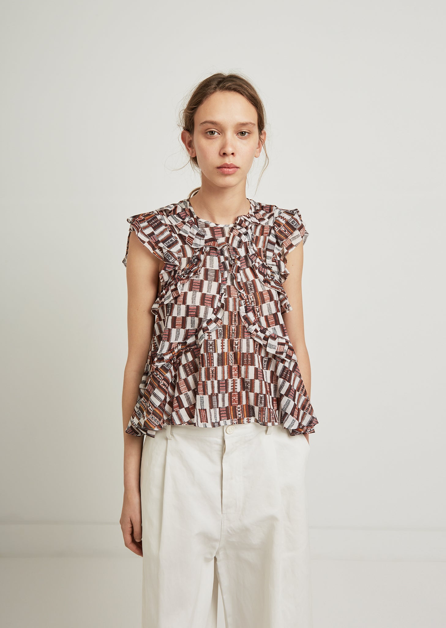 isabel marant etoile klow top Gilly Low-Top Canvas Leather Sneakers Size 37 creating a striking geometric pattern Isabel Marant Etoile Klowia Tee